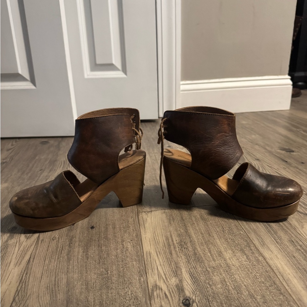 Free People desert gold clog - Picture 3 of 6